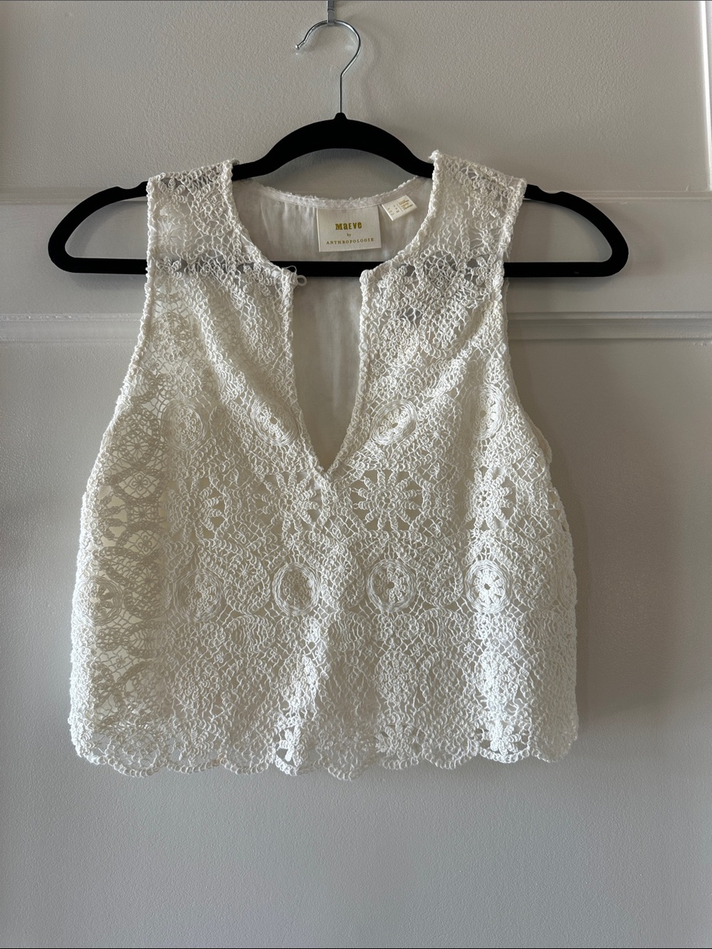 Anthropologie Cream Lace V-Neck sleeveless blouse